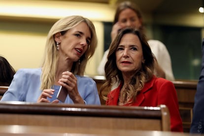 La diputada del PP Cayetana Álvarez de Toledo (a la izquierda), en el Congreso el pasado julio.