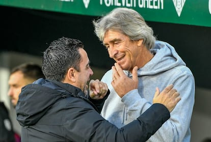 Manuel Pellegrini y Xavi Hernández