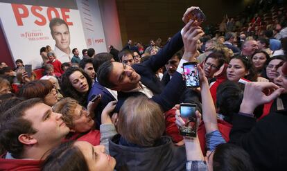 Pedro Snchez, secretario general del PSOE y candidato a la presidencia en las elecciones legislativas del 20-D, en un acto de camapa?a electoral en Toledo 09/12/15