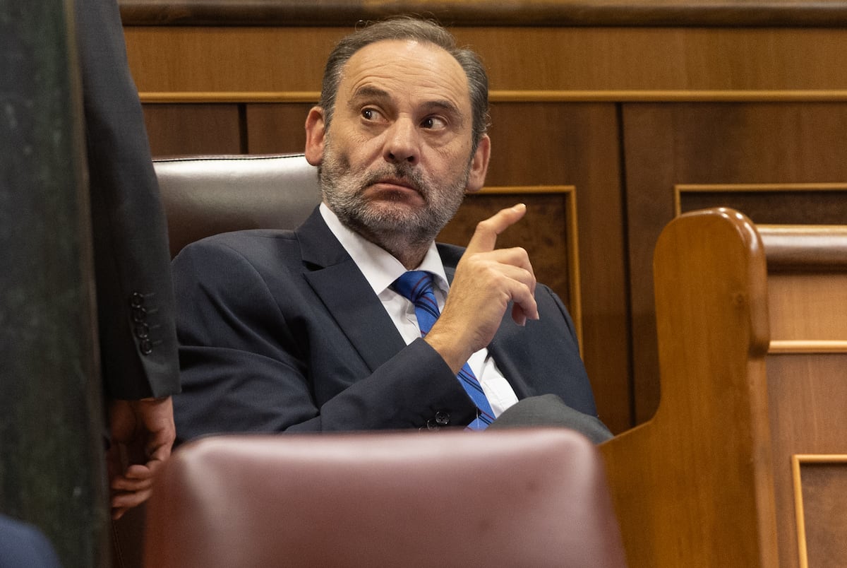 El Supremo propone juzgar a Ábalos, Koldo García y Aldama por la compra de  mascarillas | España | EL PAÍS