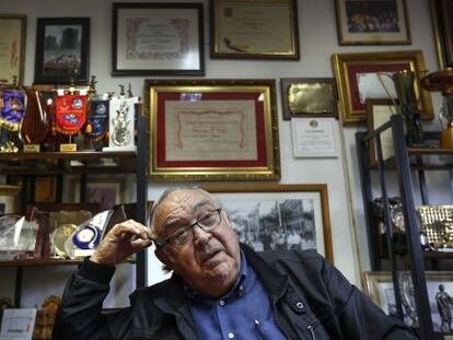 El pirotécnico Vicente Caballer en sus oficinas de Llíria.