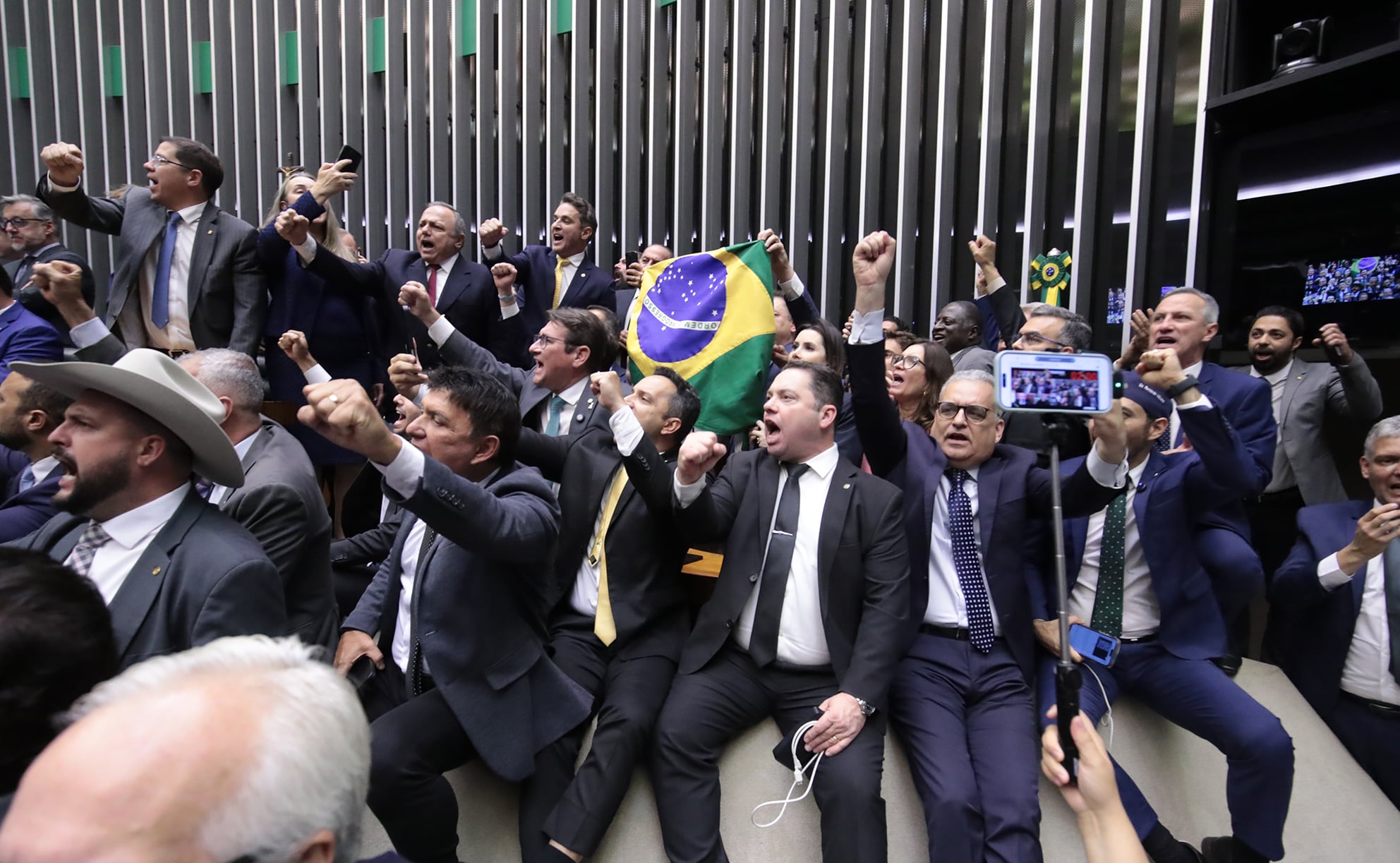 El Congreso de Brasil pretende aparcar la amnistía a Bolsonaro y reducir las penas a los golpistas