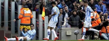 Juanmi celebra su gol al Barça junto a Samuel García y a Castillejo.