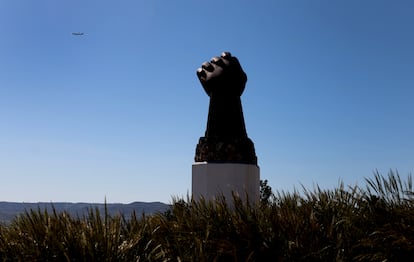 El monumento de Martín Chirino a las Brigadas Internacionales, junto a Morata de Tajuña.
