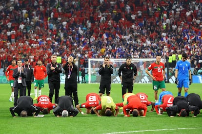 Los jugadores marroquíes, tras el final del partido. 