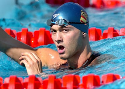 El nadador español supera la eliminatoria, en la que caen Popov y Van den Hoogenband.