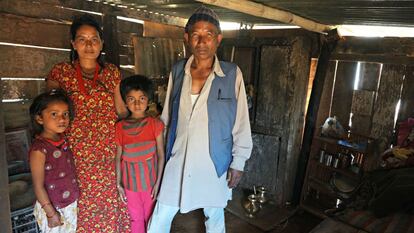 Una familia de la aldea de Pokhare (Sindhupalchok).