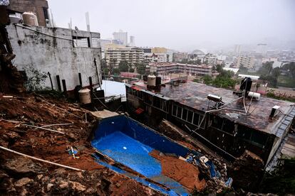 Una casa afectada tras un deslave provocado por el huracán 'John', el 26 de septiembre en Acapulco.