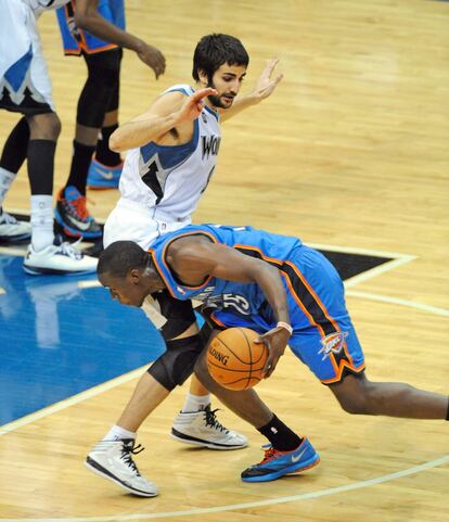  Ricky Rubio marca a Reggie Jackson 