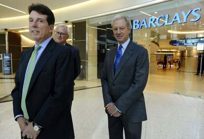 Bob Diamond (izquierda), junto al presidente de Barclays y otro alto ejecutivo en una imagen de 2010