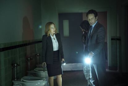 Gillian Anderson y David Duchovny en &#039;Expediente X&#039;.