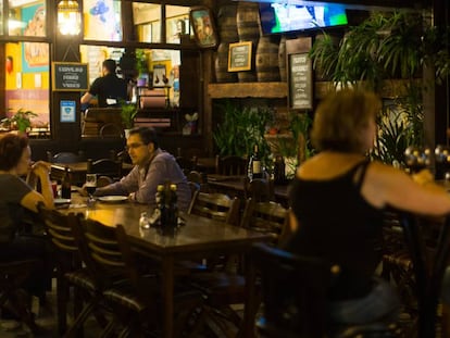 Em tempos de crise, as pessoas saem menos de casa para comer em restaurantes.