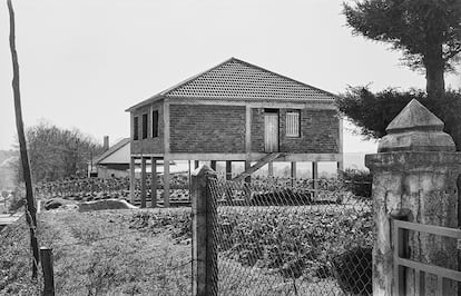 Vivienda sobre pilares, 1973.