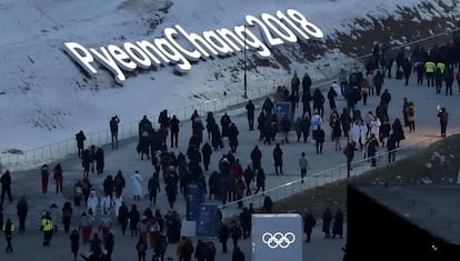 Público chega ao estádio para a cerimônia de abertura dos Jogos Olímpicos de Inverno, celebrados na cidade sul-coreana de Pyeongchang, nesta sexta-feira, 9 de fevereiro de 2018.