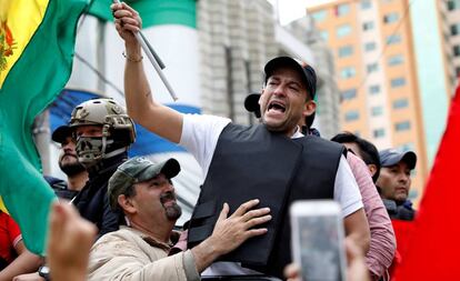 Luis Fernando Camacho durante um protesto contra Evo Morales este domingo.