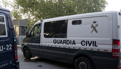 Un furgón de la Guardia Civil en la Audiencia Nacional.