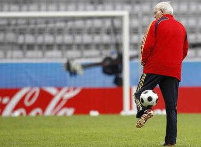 Luis Aragonés, durante el entrenamiento de ayer de la selección.