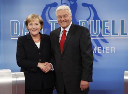 Angela Merkel y Frank-Walter Steinmeier, en el estudio de televisión donde se realizó el debate.