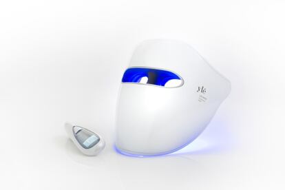 La máscara de fototerapia Led Mask de la firma gallega Ylé Cosmetic ayuda tener un rostro luminoso. Utiliza tecnología de la NASA para curar heridas a los astronautas. Precio: 238 euros
