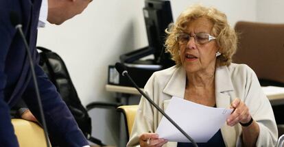 La alcaldesa Manuela Carmena en la Comisión de Cultura del Ayuntamiento.