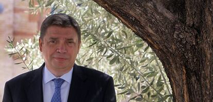 Luis Planas, el martes pasado en el patio de la sede de la Consejería de Agricultura, Pesca y Medio Ambiente.