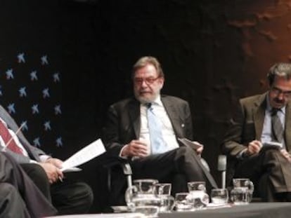 Gabriel Elorriaga, Josefina Cruz, Antonio Franco, Juan Luis Cebrián y Emilio Ontiveros.
