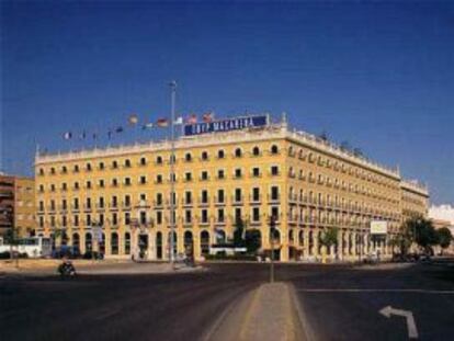 Fachada del Hotel Macarena de Sevilla, donde se inició el brote de legionela.
