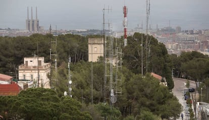 Antenas de emisoras de radio en el barrio del Carmel (Barcelona)