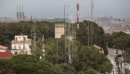 Antenas de emisoras de radio en el barrio del Carmel (Barcelona)