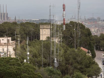 Antenas de emisoras de radio en el barrio del Carmel (Barcelona)