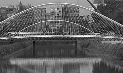 Puente sobre el río Segura, en Murcia, diseñado por Santiago Calatrava.