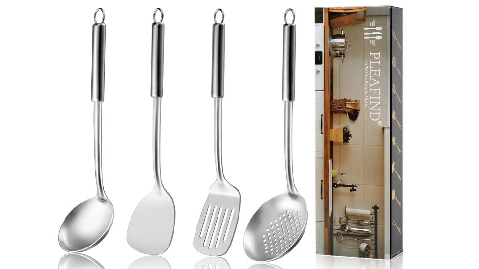 Lote de utensilios básicos de cocina de acero inoxidable.