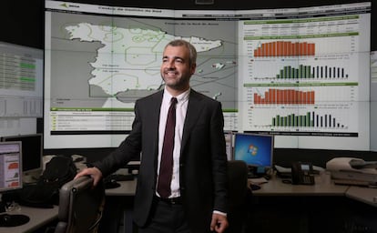 Maurici Lucena, en el centro del control de Aena en el aeropuerto de Madrid-Barajas