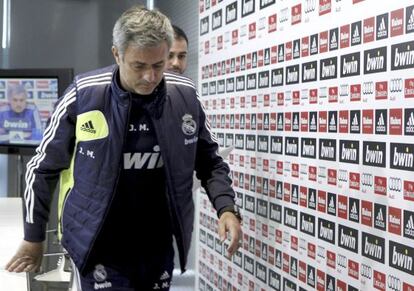 Mourinho abandona la sala de prensa