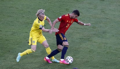 El jugador de España Ferrán, en una acción del partido.