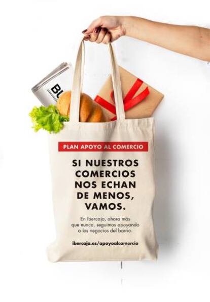 El lema de la campaña, en una bolsa de la compra.