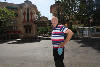 Juan, vecino de la Colonia, que durante décadas ha cuidado los jardines de distintas casonas.