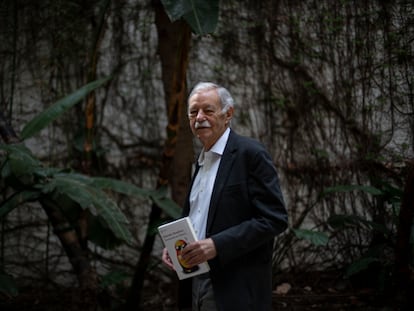 Eduardo Mendoza, con su libro 'Transbordo en Moscú'