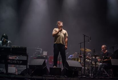 El cantante y líder del grupo neoyorquino LCD Soundsystem, James Murphy, durante el concierto de la primera jornada del festival BBK Live de Bilbao. 
