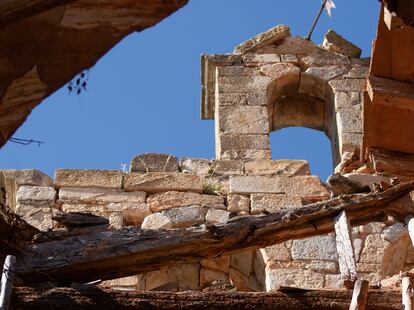 Imagen de la espadaña del templo de Cabreriza (Soria). 