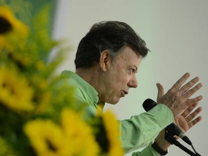 Colombian President Juan Manuel Santos sets the deadline for reaching specific peace agreements with the FARC