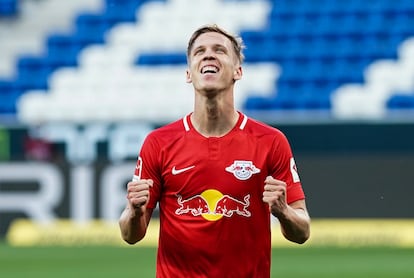 Dani Olmo celebra un gol en la Bundesliga.