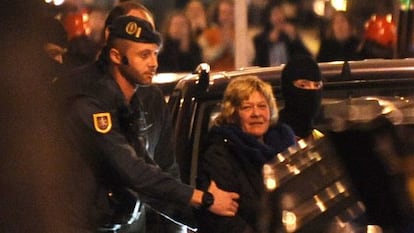 Arantza Zulueta, el jueves, al ser trasladada a Madrid.