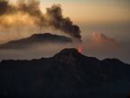 DVD 1071 (26-09-21) El volcán de Cumbre Vieja visto desde Roque de los Muchachos, en La Palma. Foto Samuel Sánchez