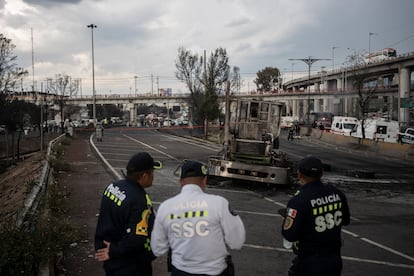 La zona se mantuvo acordonada durante varias horas, hasta que la pipa redujo su temperatura y se logró vaciar el porcentaje de gas.