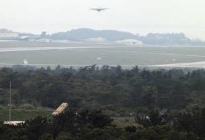 Un MIM-104 Patriot, un sistema de misiles tierra-aire de largo alcance, es desplegado para enfrentarse a cualquier misil que puediese enviar Corea del Norte en el Ministerio de Defensa en Tokio (Japón). EFE/Archivo