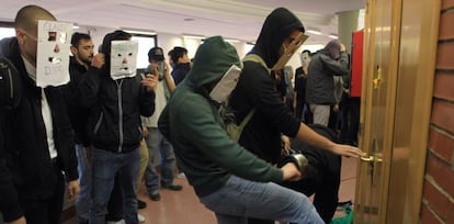 Activistas en la Facultad de Derecho de la UAM.