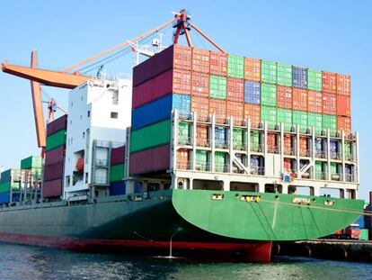 El crecimiento de exportaciones de mercancías echa el freno