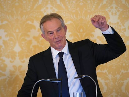 O ex-primeiro-ministro britânico Tony Blair comparece diante da imprensa após a publicação do 'relatório Chilcot'.