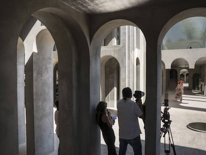 Filmació d'una desfilada a l'Espai XC Xavier Corberó, a Esplugues de Llobregat.
 